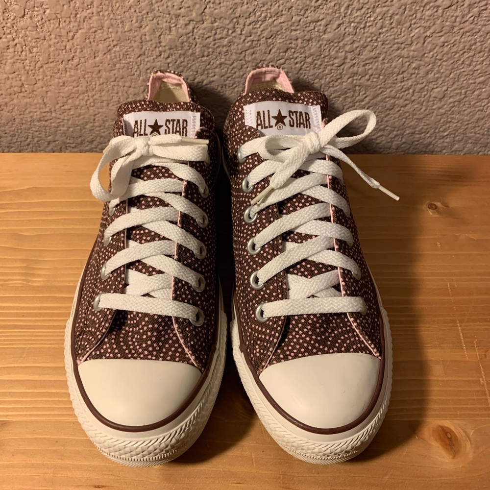 Converse Chuck Taylor - Women’s 8/Men’s 6